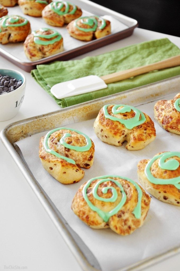 green cinnamon rolls