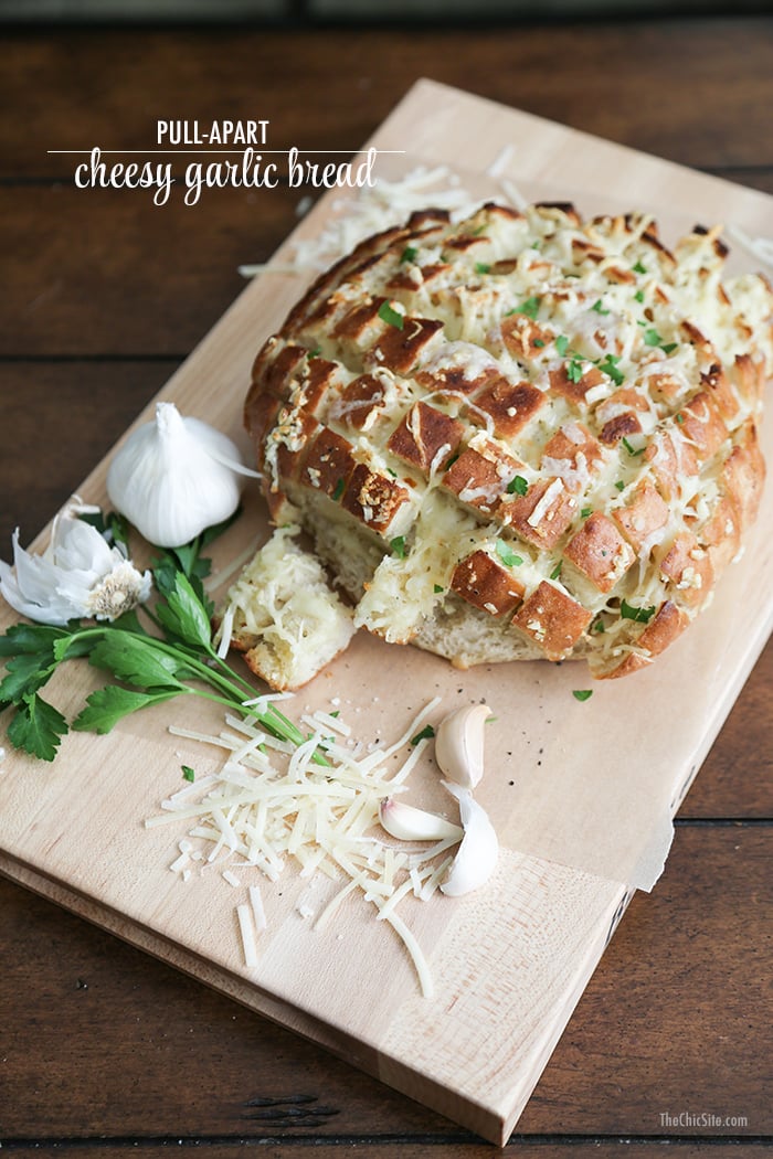 TheChic_pull-apart-cheesy-garlic-bread-1